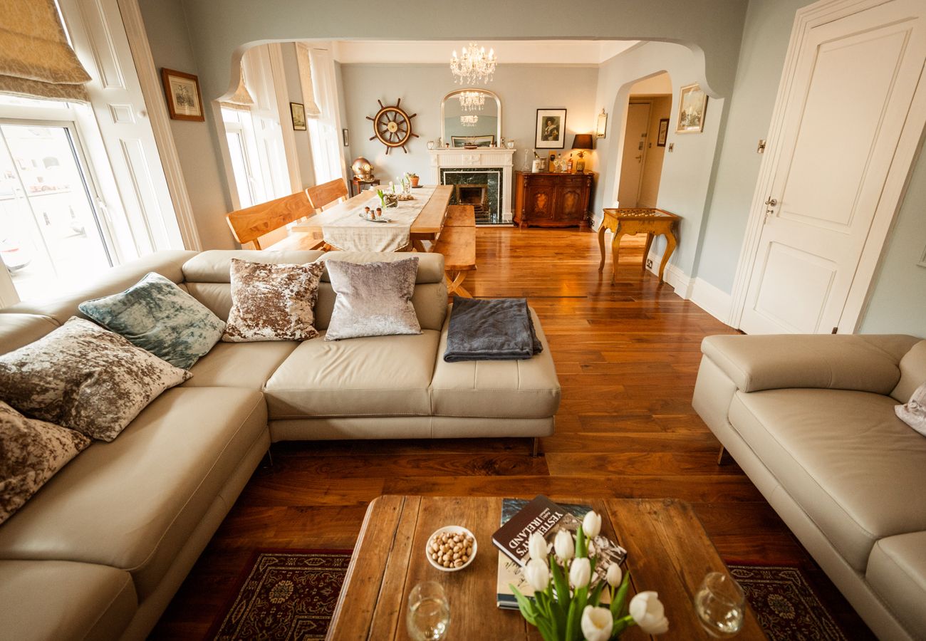 14 Wolfe Tone Square, A Large Self Catering Holiday Home in Bantry, County Cork