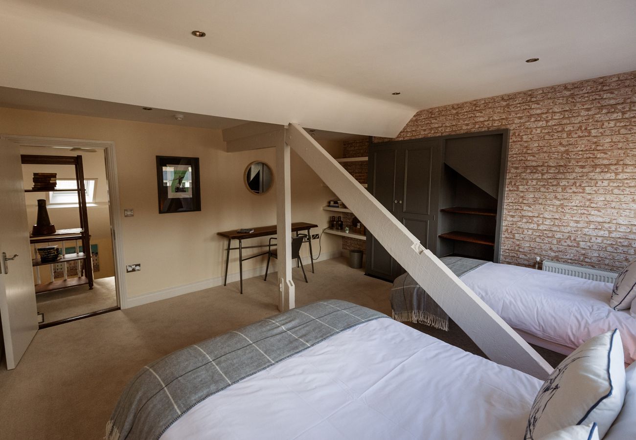 14 Wolfe Tone Square, A Large Self Catering Holiday Home in Bantry, County Cork
