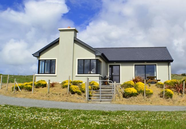 Claddaghduff Beach House, A Self Catering Holiday Home in Connemara