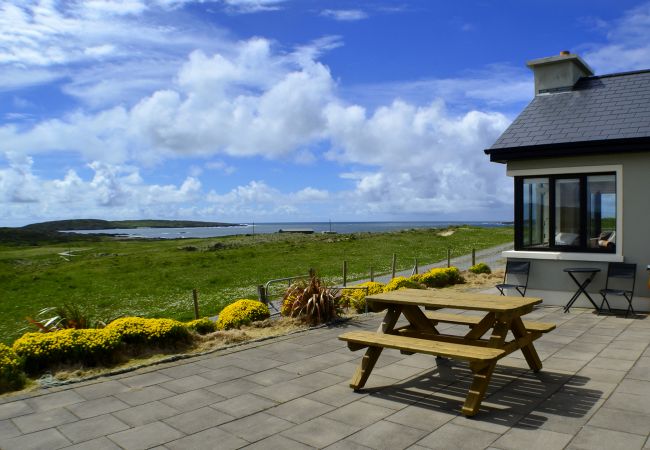Claddaghduff Beach House, A Self Catering Holiday Home in Connemara