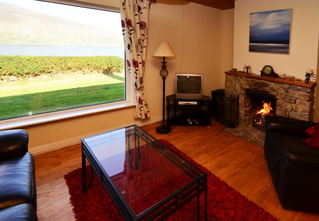 Ross Point Cottage, Pretty Seaside Holiday Cottage in Connemara, County Galway