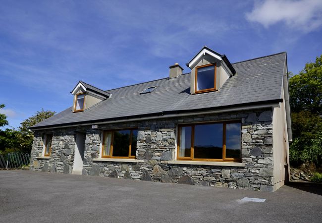 Owenglin River Cottage, Large Holiday Cottage in Connemara, County Galway
