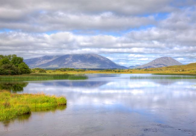 Oughterard Holiday Cottage, Pretty Holiday Cottage in Oughterard Connemara, County Galway