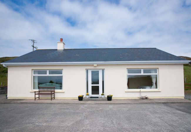 Sky Road Holiday Home, Sea View Holiday Home in Clifden, Connemara, County Galway