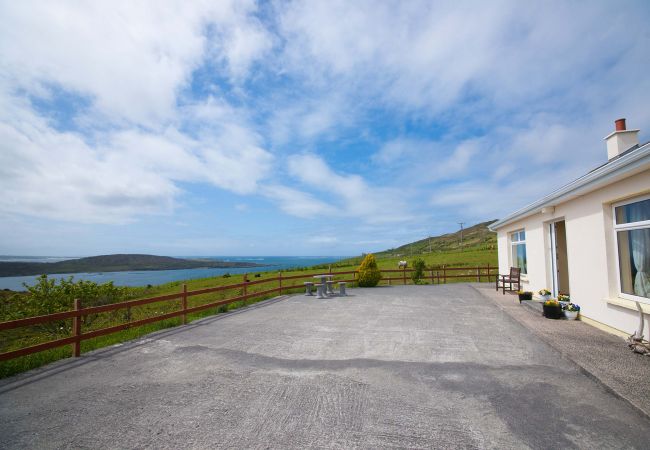 Sky Road Holiday Home, Sea View Holiday Home in Clifden, Connemara, County Galway