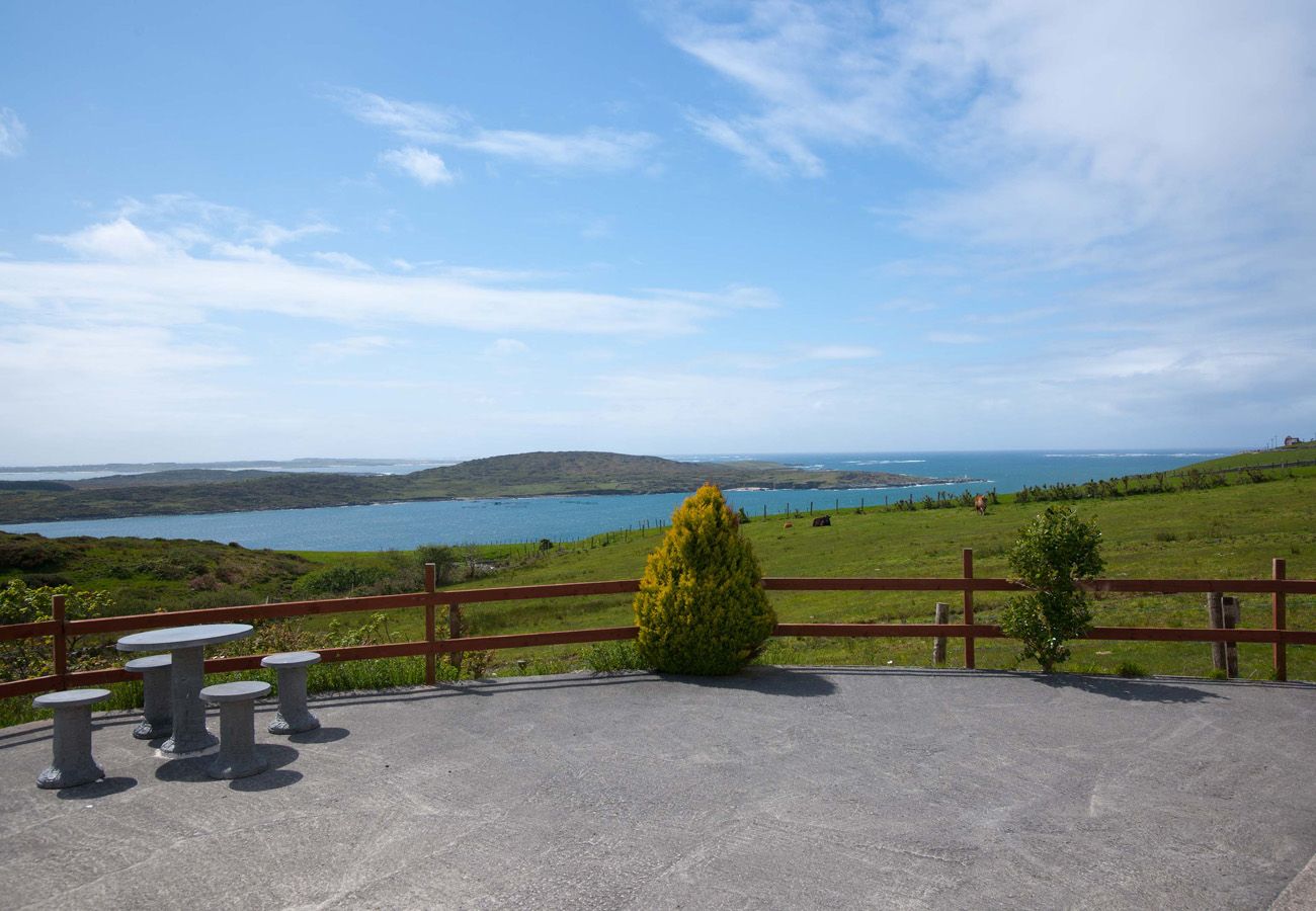 Sky Road Holiday Home, Sea View Holiday Home in Clifden, Connemara, County Galway