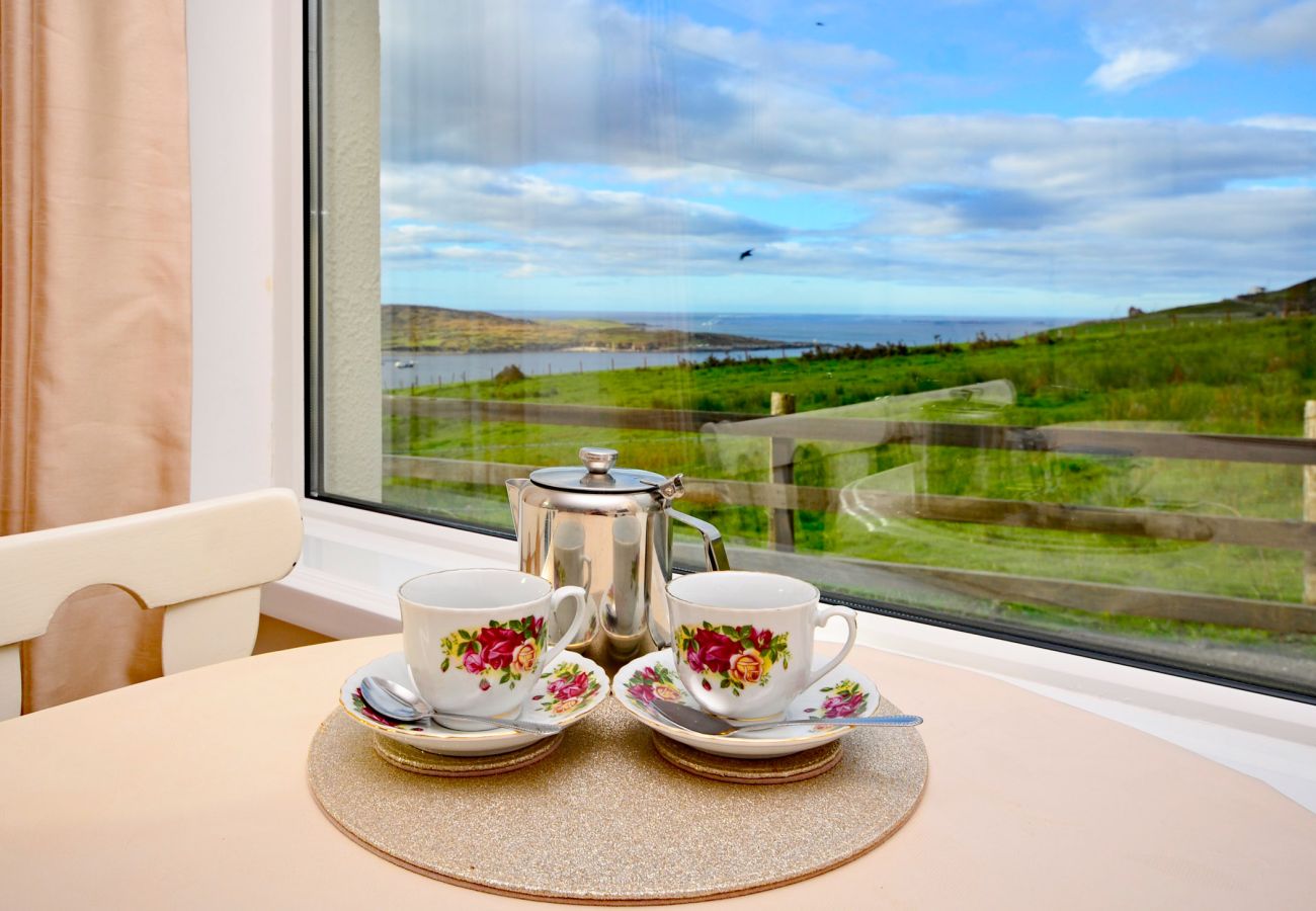 Details of Sky Road Holiday Home located on the scenic Sky Road is a large coastal proeprty sleeping 10, close to the vibrant town of Clifden