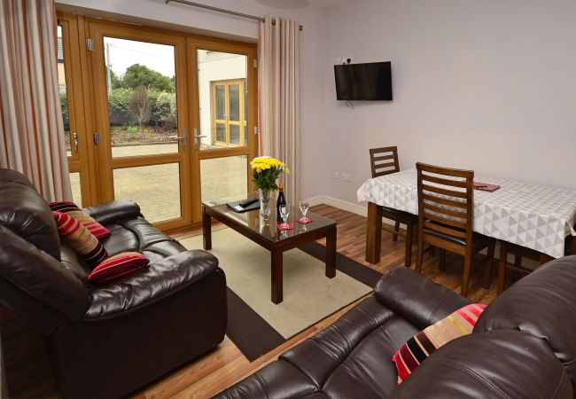 Letterfrack Apartments No.3, Modern Holiday Apartment in Connemara, County Galway