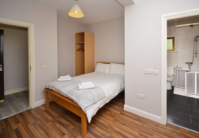 Letterfrack Apartments No.4, Modern Holiday Apartment in Connemara, County Galway