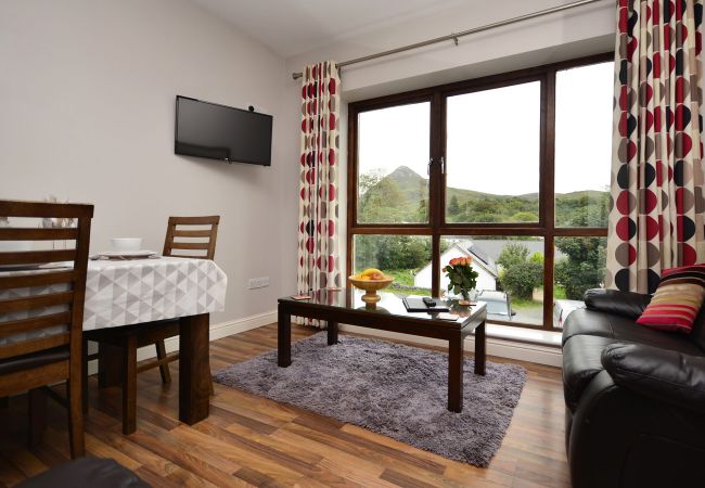 Letterfrack Apartments No.6, Modern Holiday Apartment in Connemara, County Galway
