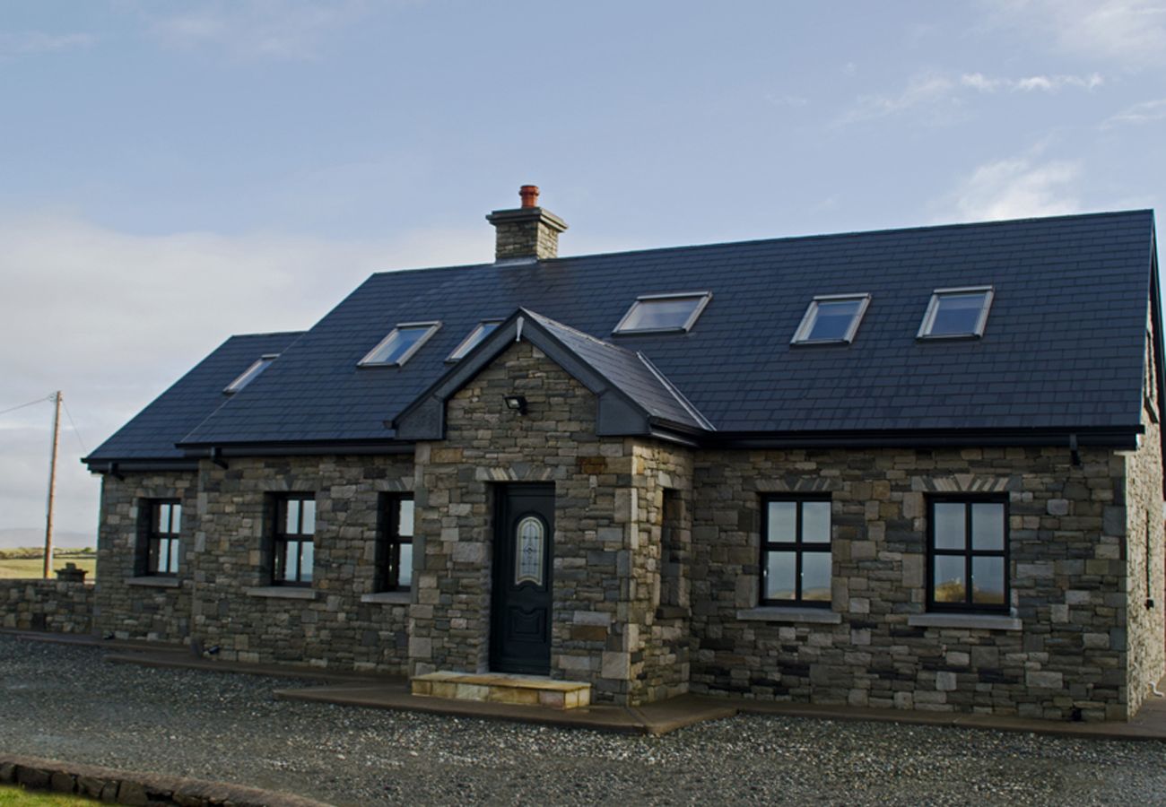 Cashleen Holiday Home, Pretty Coastal Holiday Home in Renvyle, Connemara, County Galway