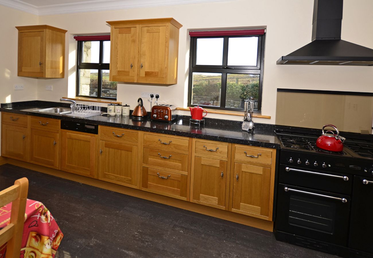 Cashleen Holiday Home, Pretty Coastal Holiday Home in Renvyle, Connemara, County Galway