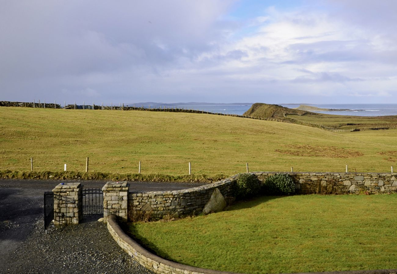 Cashleen Holiday Home, Pretty Coastal Holiday Home in Renvyle, Connemara, County Galway