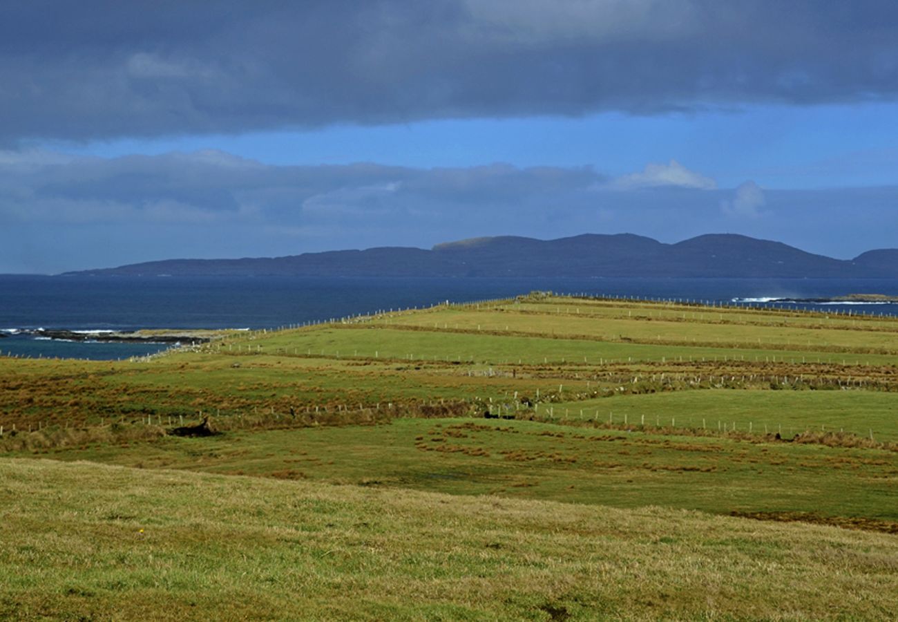 Cashleen Holiday Home, Pretty Coastal Holiday Home in Renvyle, Connemara, County Galway