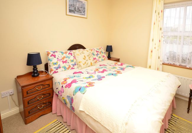 Ballyconneely Holiday Home 8 Bed, Lakeside Holiday Home in Connemara, County Galway