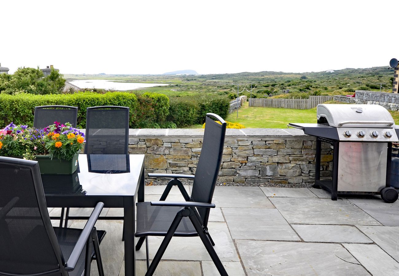 Ballyconneely Holiday Home 8 Bed, Lakeside Holiday Home in Connemara, County Galway