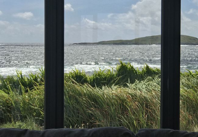 Claddaghduff Holiday Cottage, Pretty Seaside Holiday Cottage in Connemara County Galway