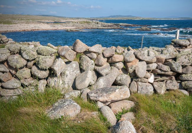 Claddaghduff Holiday Cottage, Pretty Seaside Holiday Cottage in Connemara County Galway