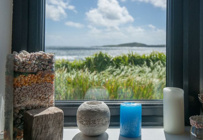 Claddaghduff Holiday Cottage, Pretty Seaside Holiday Cottage in Connemara County Galway