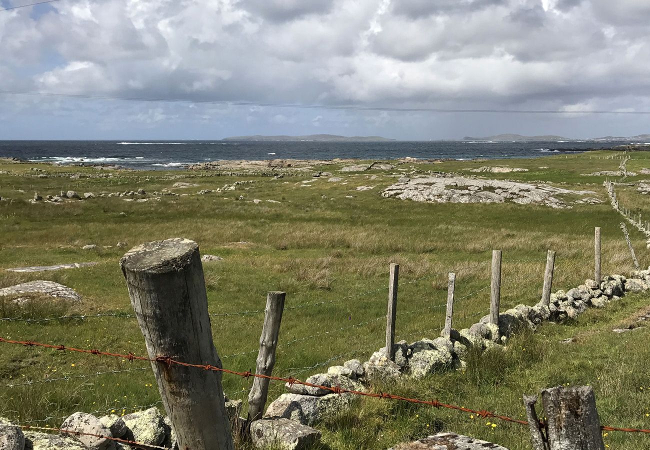 Claddaghduff Holiday Cottage, Pretty Seaside Holiday Cottage in Connemara County Galway