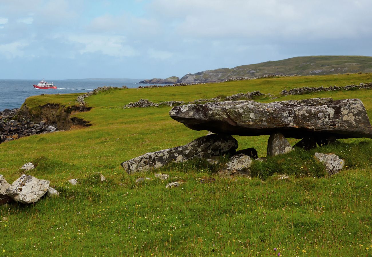 Claddaghduff Holiday Cottage, Pretty Seaside Holiday Cottage in Connemara County Galway