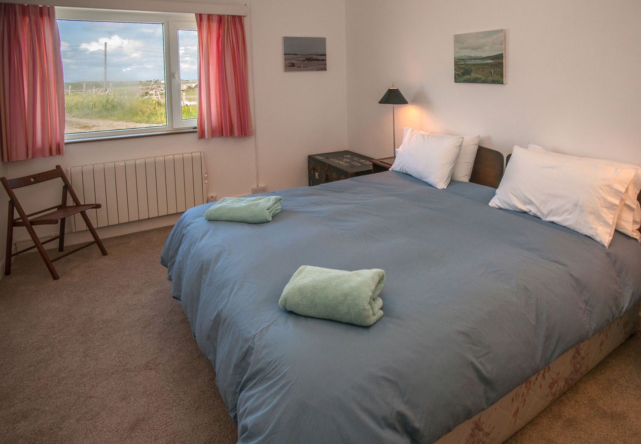 Claddaghduff Holiday Cottage, Pretty Seaside Holiday Cottage in Connemara County Galway