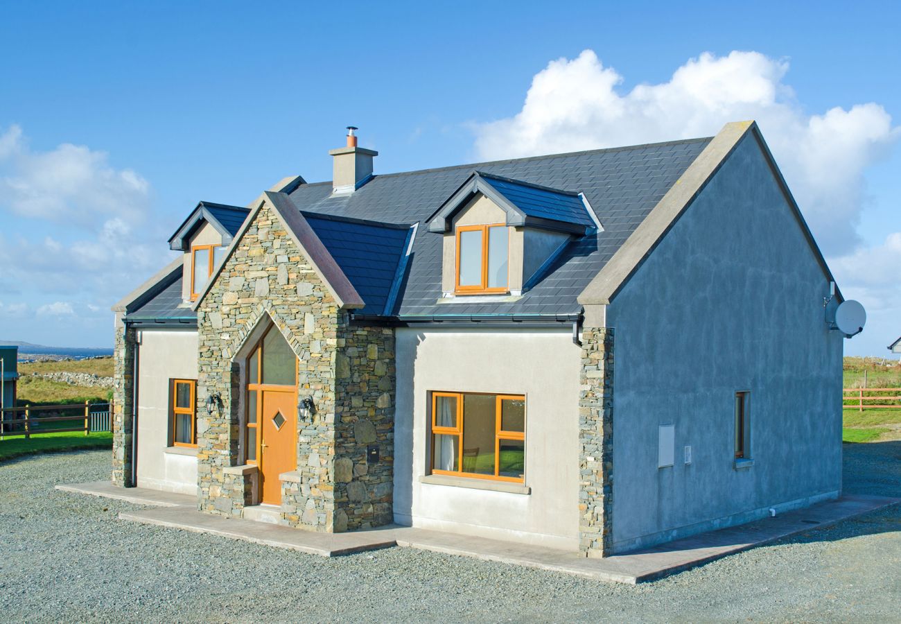 Cleggan Holiday Home, Pretty Coastal Holiday Home in Connemara, County Galway