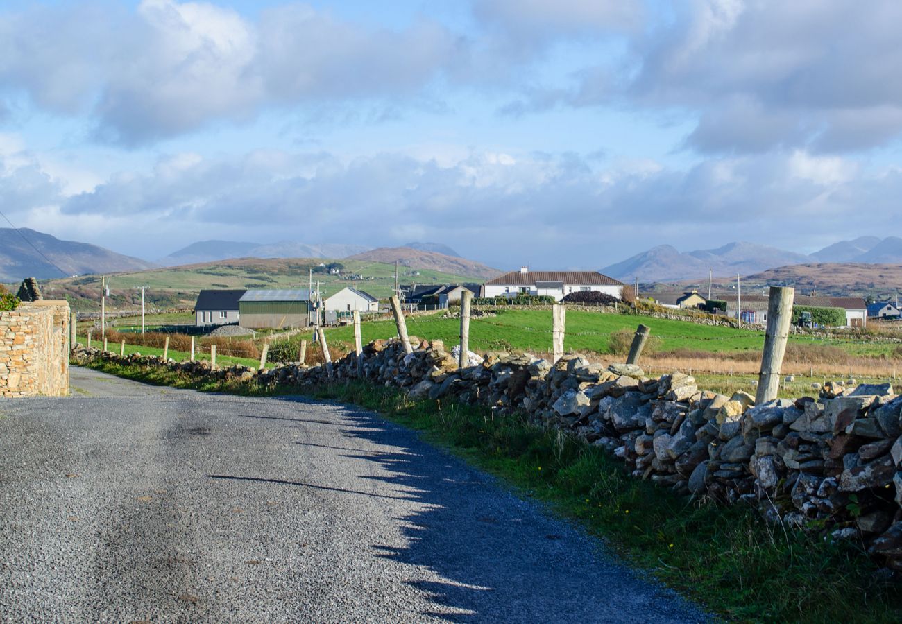 Cleggan Holiday Home, Pretty Coastal Holiday Home in Connemara, County Galway