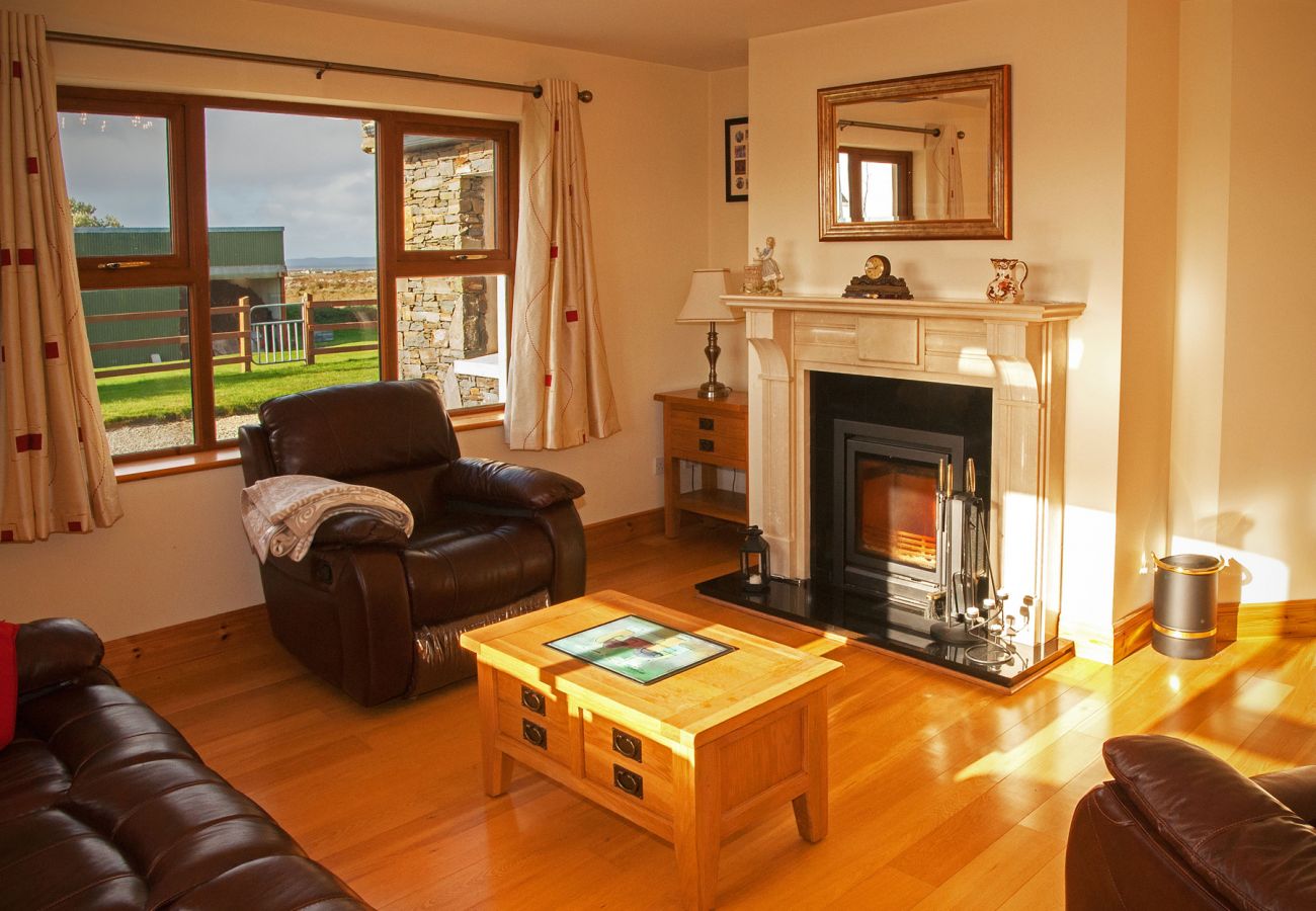 Cleggan Holiday Home, Pretty Coastal Holiday Home in Connemara, County Galway