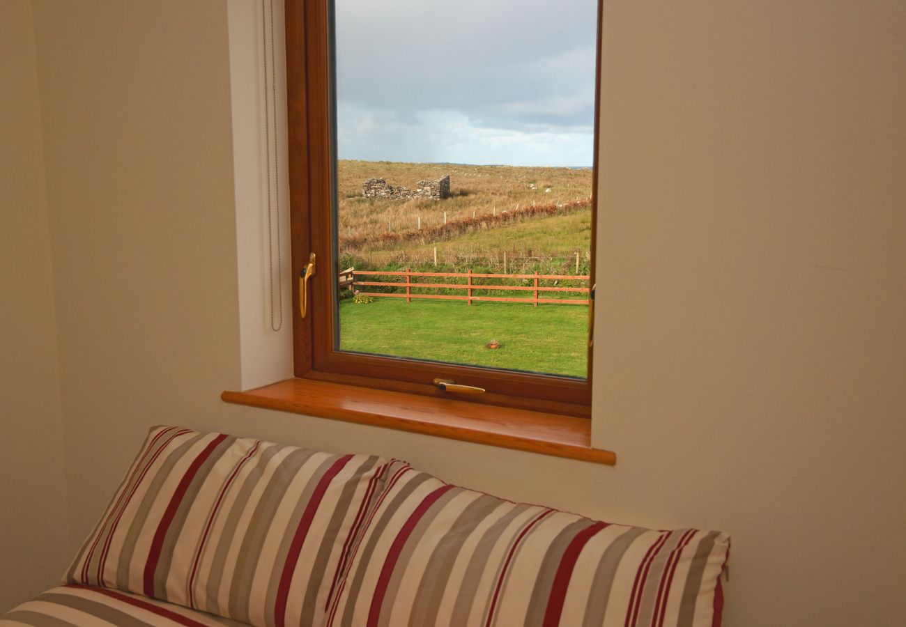 Cleggan Holiday Home, Pretty Coastal Holiday Home in Connemara, County Galway