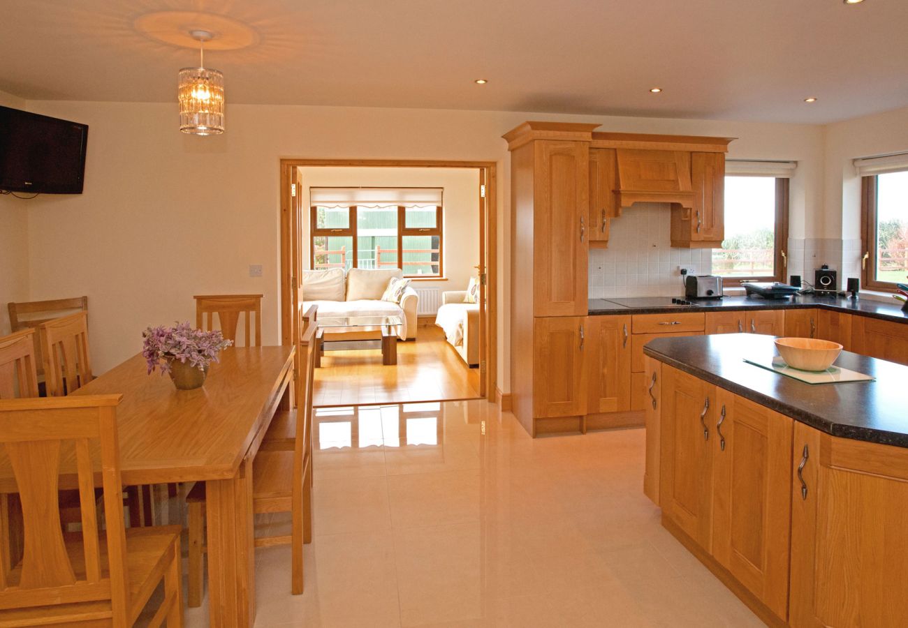 Cleggan Holiday Home, Pretty Coastal Holiday Home in Connemara, County Galway