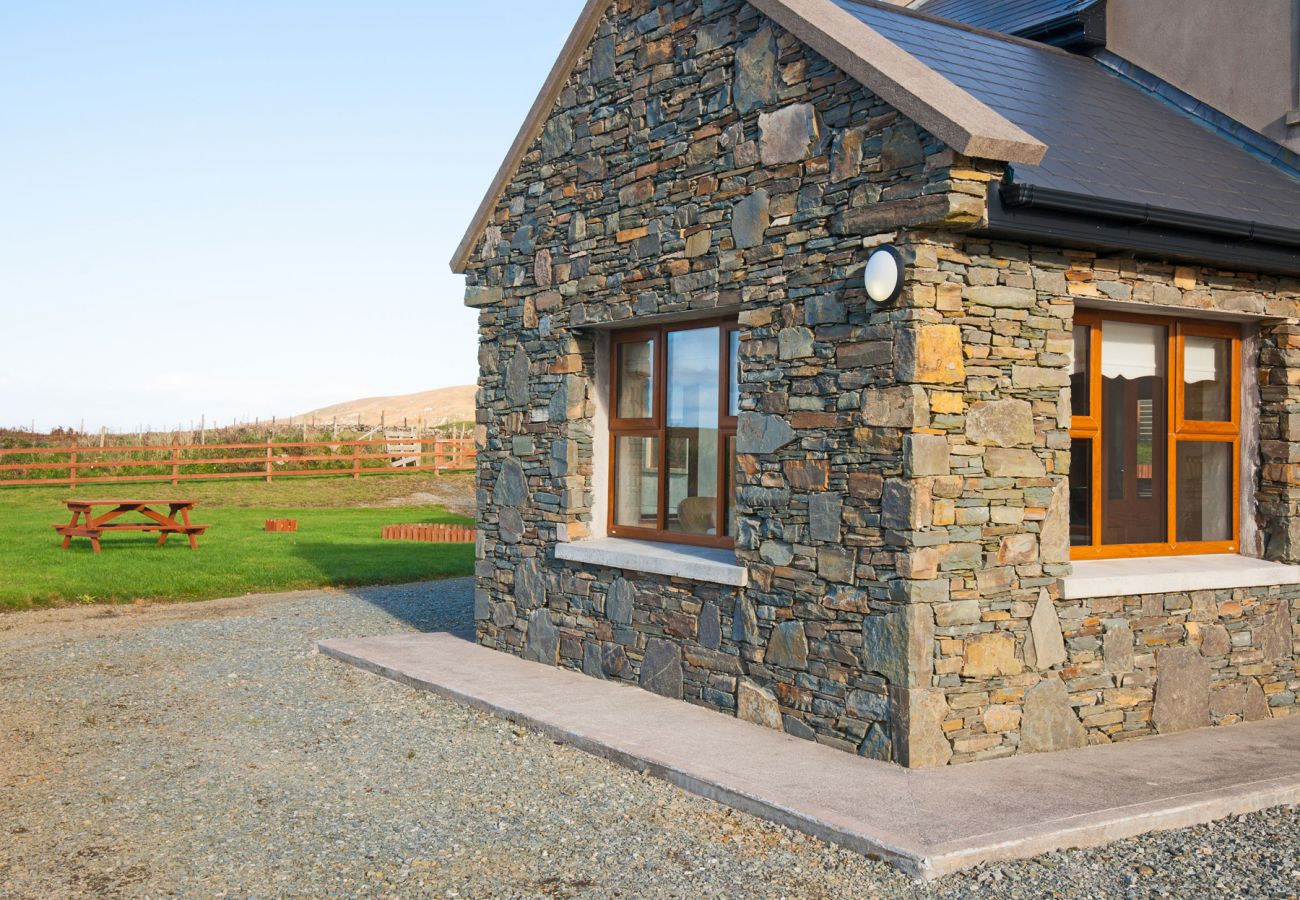 Cleggan Holiday Home, Pretty Coastal Holiday Home in Connemara, County Galway