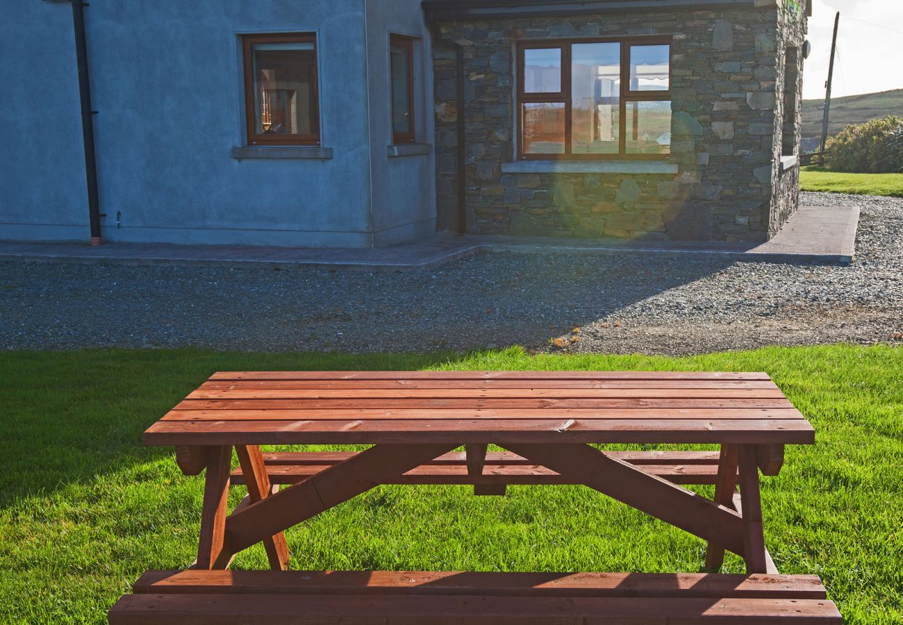 Cleggan Holiday Home, Pretty Coastal Holiday Home in Connemara, County Galway