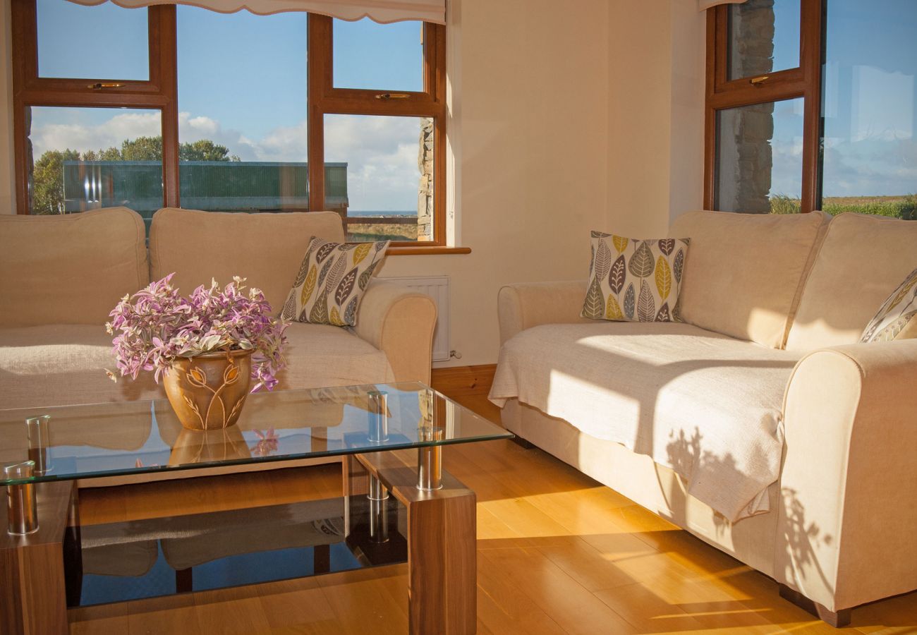 Cleggan Holiday Home, Pretty Coastal Holiday Home in Connemara, County Galway