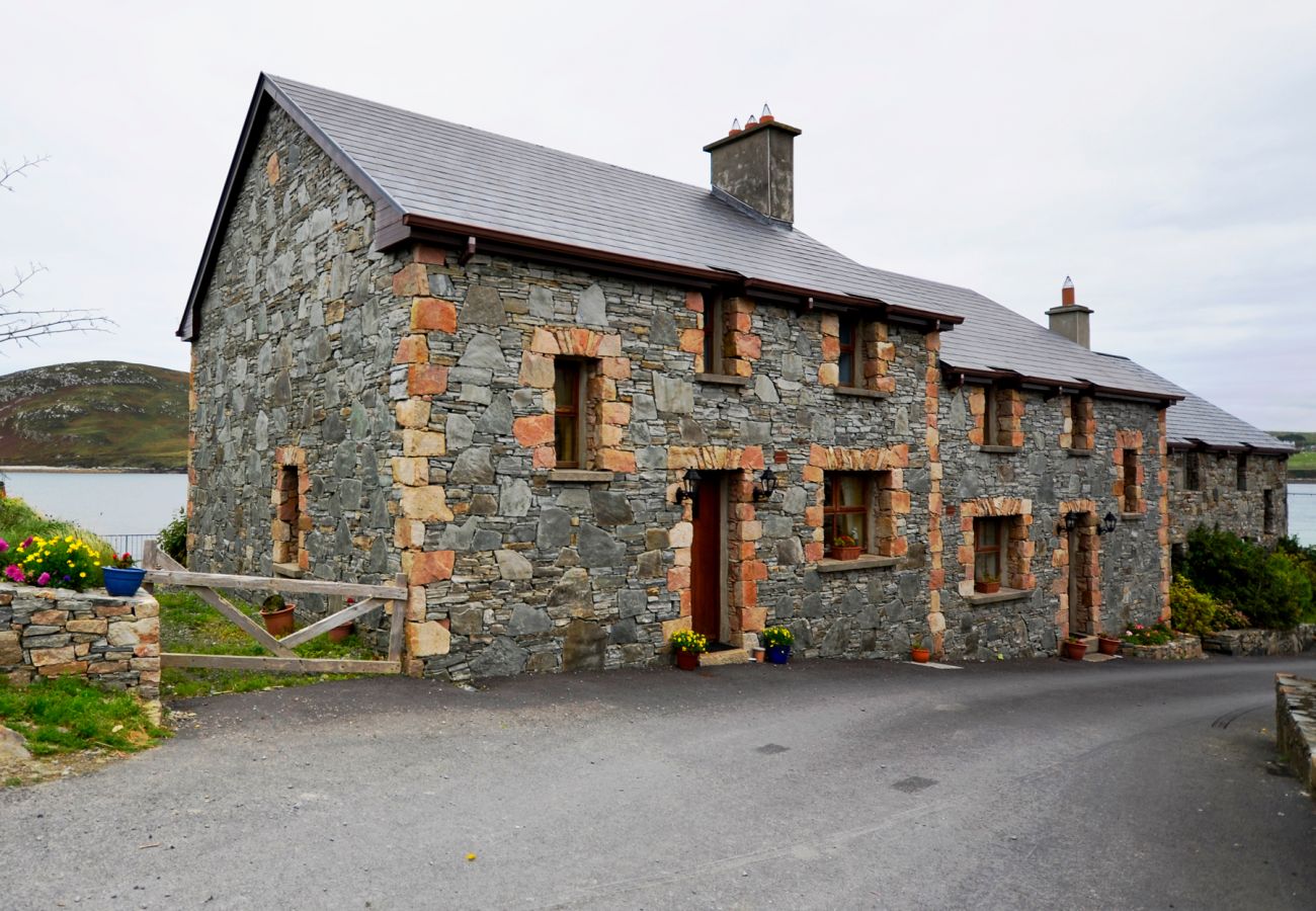 Cleggan Harbourside Holiday Home, Unique Holiday Home in Connemara, County Galway