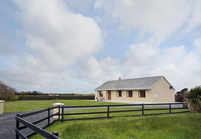 Behy Lodge, Seaview Holiday Accommodation in Glenbeigh, County Kerry