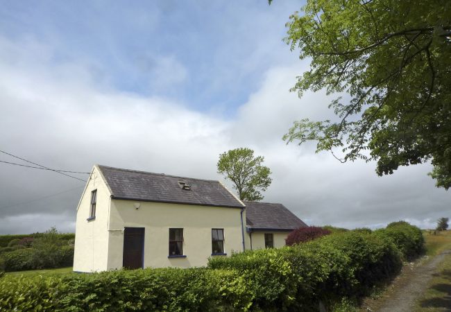 Sheans Holiday Cottage, Pretty, Self-Catering Holiday Accommodation in Killarney, County Kerry