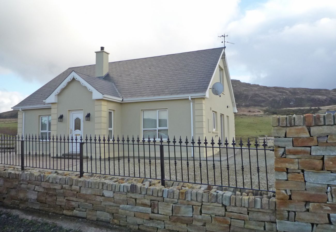 Harefield Holiday Home, Large Seaside Holiday Accommodation beside Kilcar in County Donegal