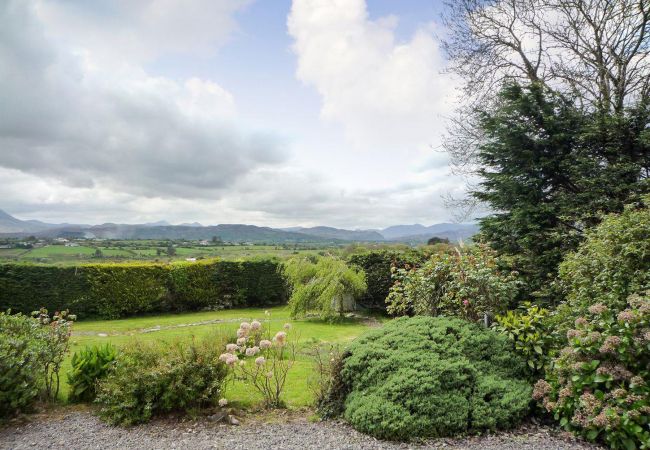 Fleur Holiday Cottage, Pretty Self Catering Holiday Accommodation near Killorglin, County Kerry