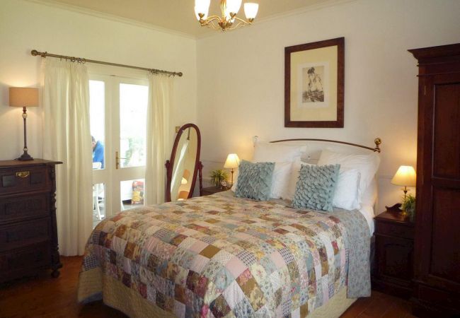 Fleur Holiday Cottage, Pretty Self Catering Holiday Accommodation near Killorglin, County Kerry