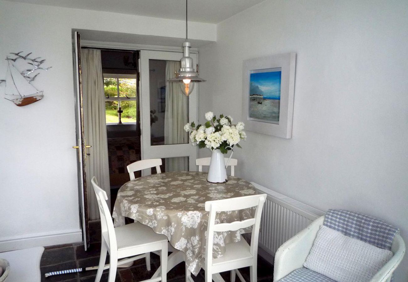 Fleur Holiday Cottage, Pretty Self Catering Holiday Accommodation near Killorglin, County Kerry