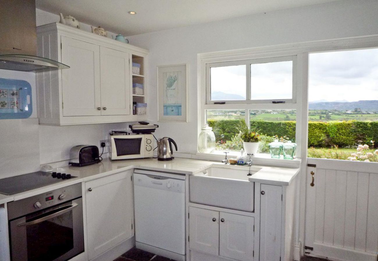 Fleur Holiday Cottage, Pretty Self Catering Holiday Accommodation near Killorglin, County Kerry