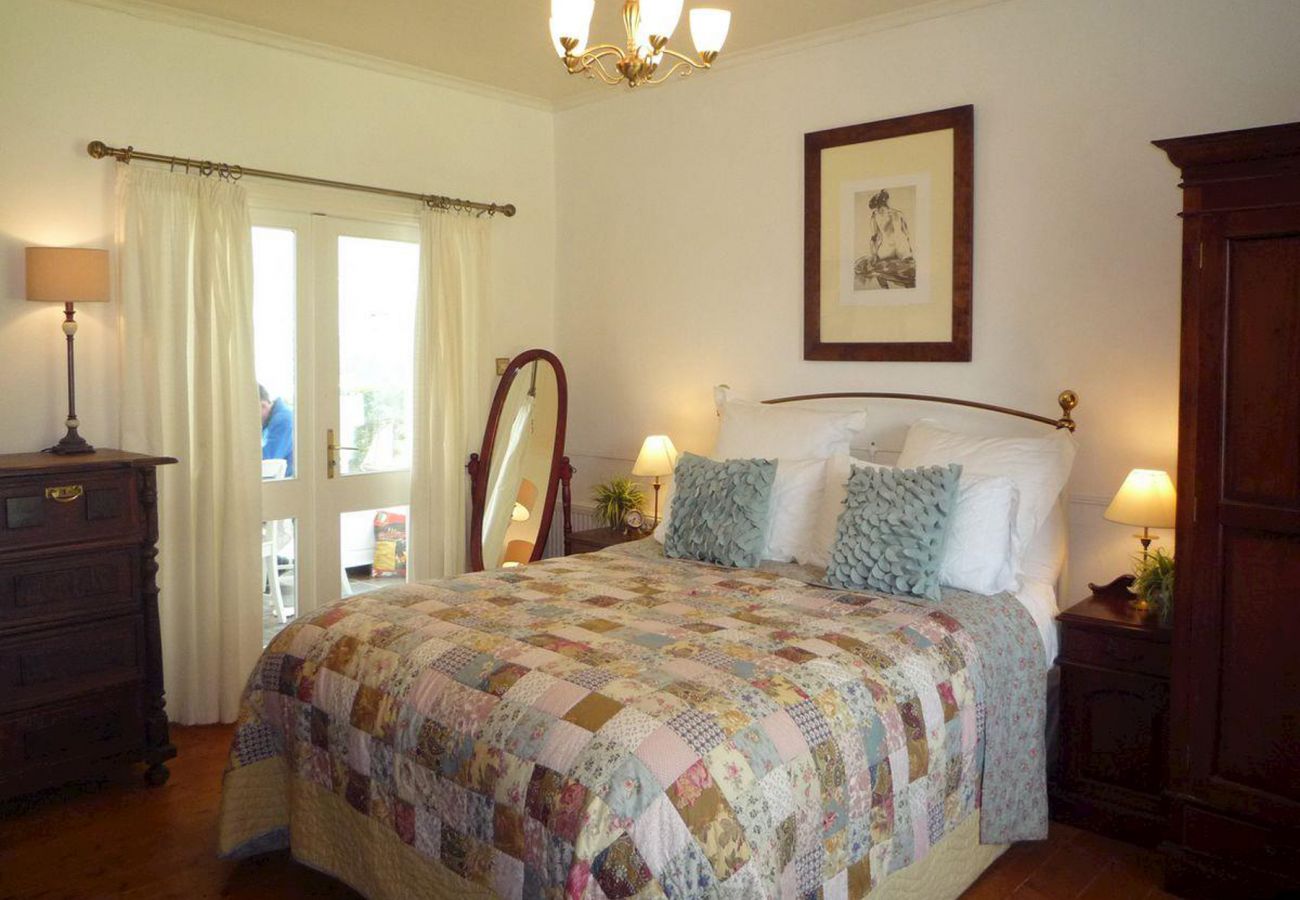 Fleur Holiday Cottage, Pretty Self Catering Holiday Accommodation near Killorglin, County Kerry