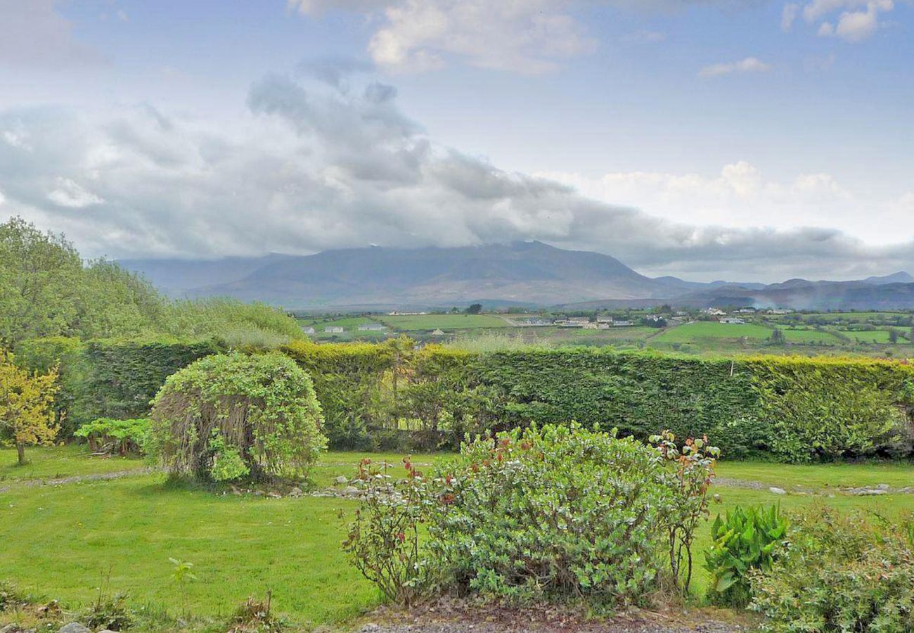 Fleur Holiday Cottage, Pretty Self Catering Holiday Accommodation near Killorglin, County Kerry