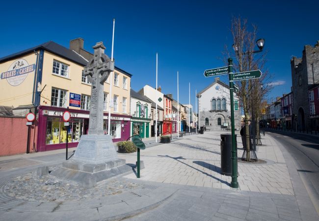 Cashel Town, County Tipperary © Tourism Ireland | Trident Holiday Homes