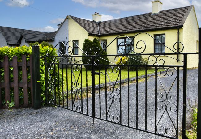 Garden Cottage Tipperary, Rural Pet-Friendly Holiday Accommodation Available in Cahir, County Tipperary