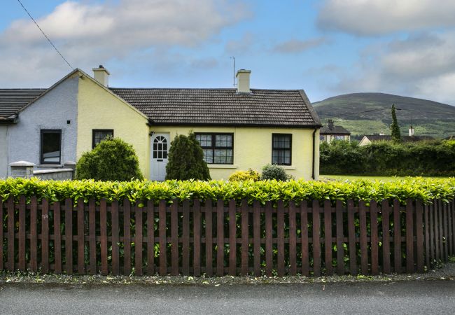 Garden Cottage, Tipperary, Rural Pet Friendly Holiday, Accommodation Available in Cahir, County Tipperary
