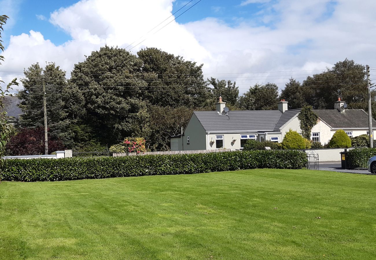 Garden Cottage Tipperary, Rural Pet-Friendly Holiday Accommodation Available in Cahir, County Tipperary