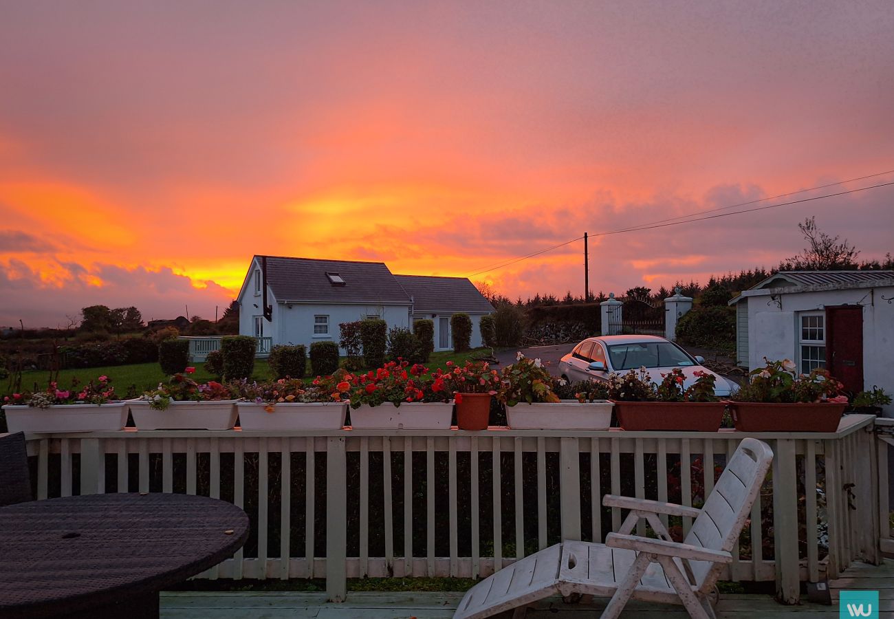 The White Cottage Leap, Holiday Accommodation Available near Rosscarbery County Cork