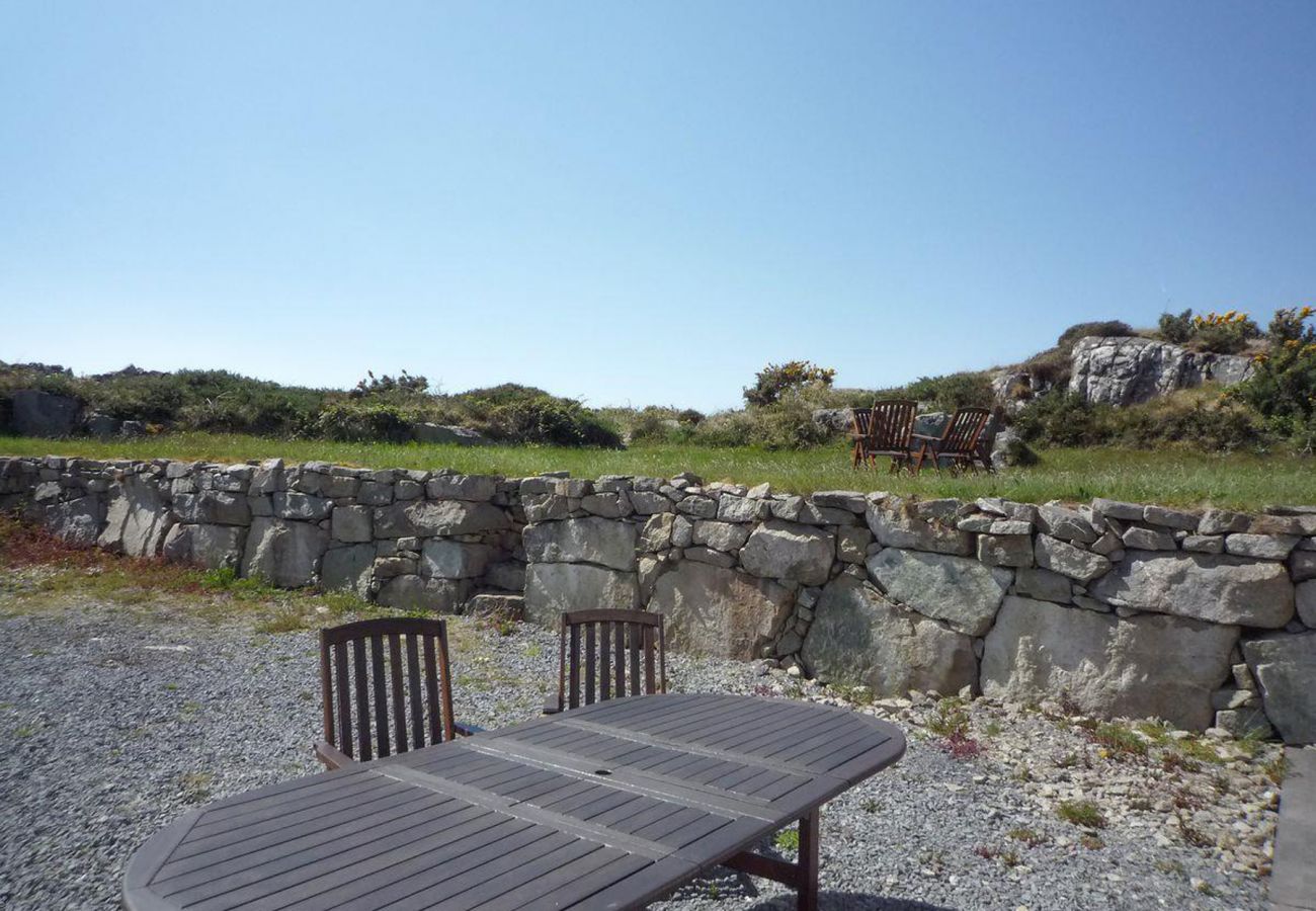 Cnocán Na Cuaigh Holiday Home, Seaside Self Catering Accommodation in Carraroe, Connemara, County Galway